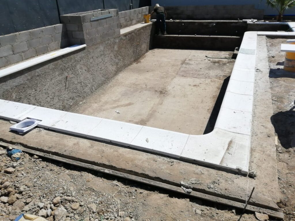 Construcción Piscina de Hormigón en Chicureo