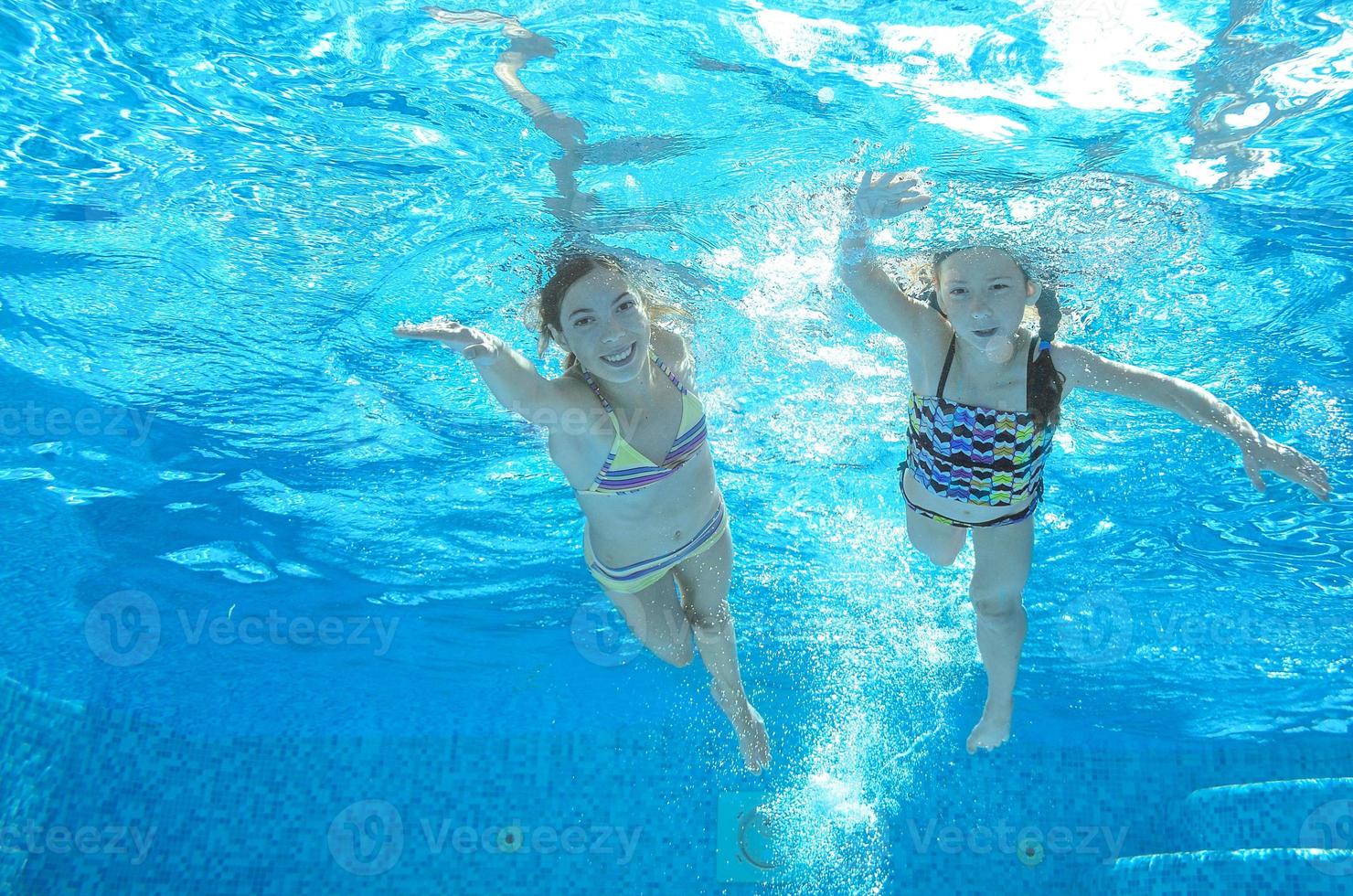 ▷ Cascadas para piscinas. Las mejores piscinas con cascadas 2023.