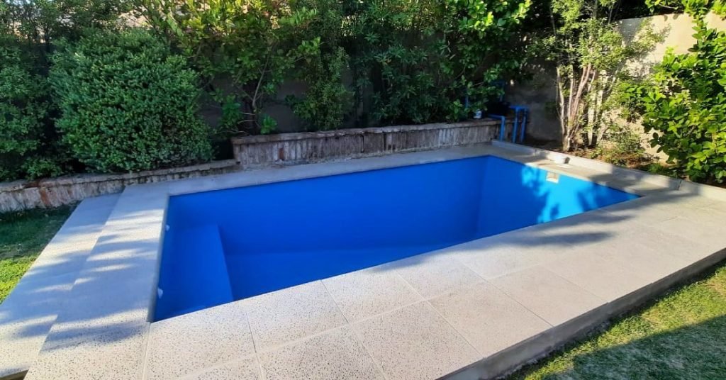 Piscina con Borde Pastelón